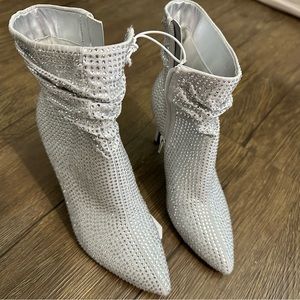 Botines, size 6 1/2, New